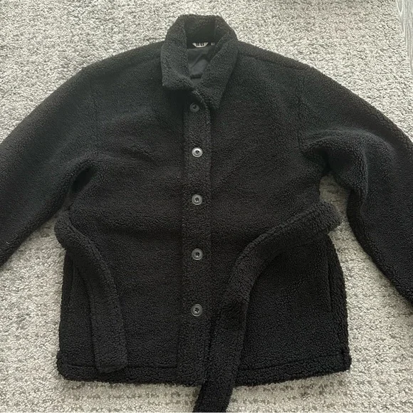 Uniqlo U Sherpa jacket with belt - Picture 2 of 14